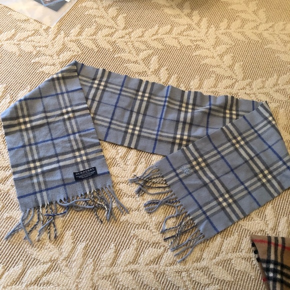 Burberry Accessories - HOST PICK 🥳 Burberry Scarf